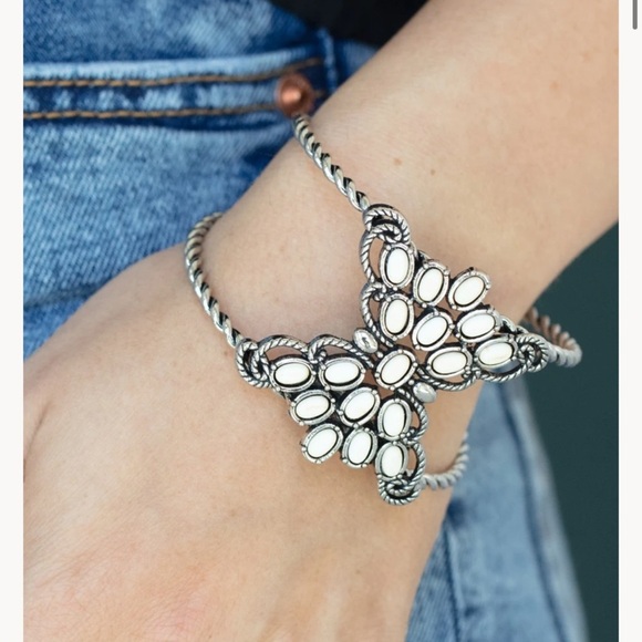 Pleasantly Plains - white - Paparazzi bracelet new - Picture 2 of 3